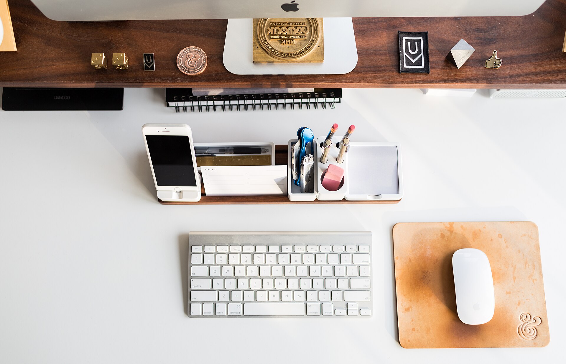 Ordentlicher Arbeitsplatz von oben, Website-Umsetzung